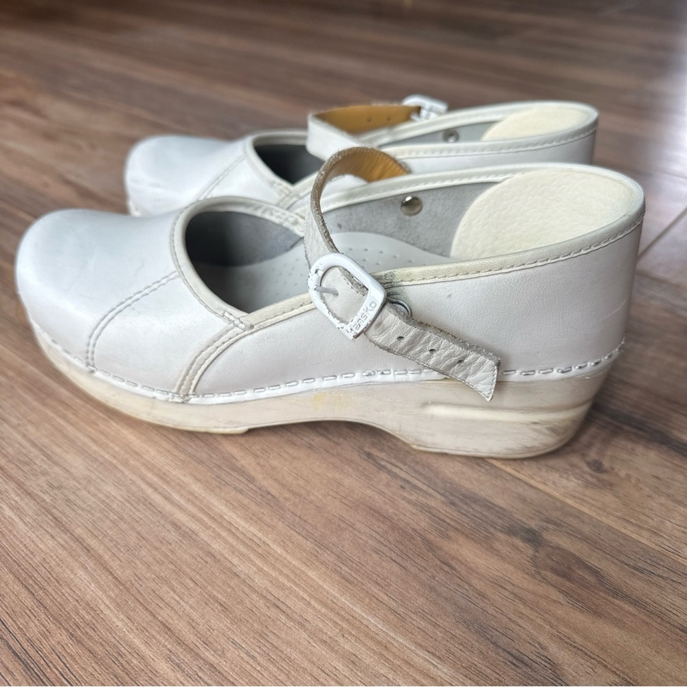 Dansko Marcelle Mary Janes Womens 38 Slip On White Nursing Clogs Professional